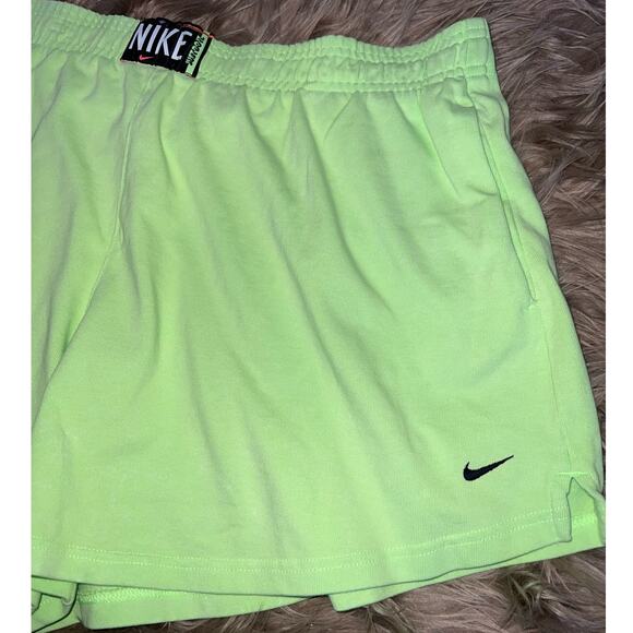 New Nike Women's Plus Wash HR Shorts Ghost Green/Black size 1X - Picture 2 of 8